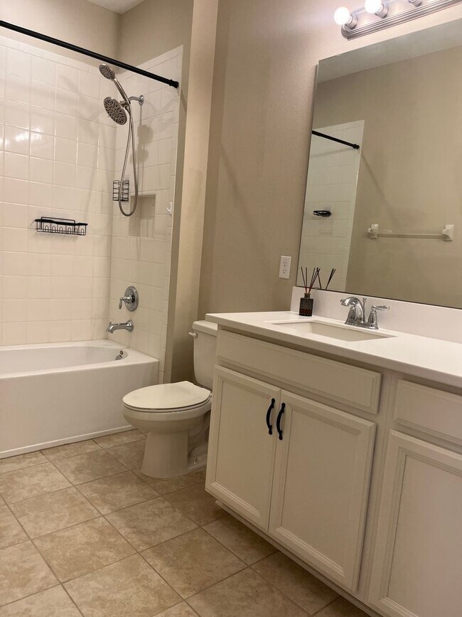 Building Photo - 2601 Pinnacle Ln