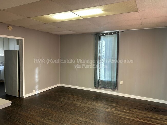 Building Photo - 18 6th St