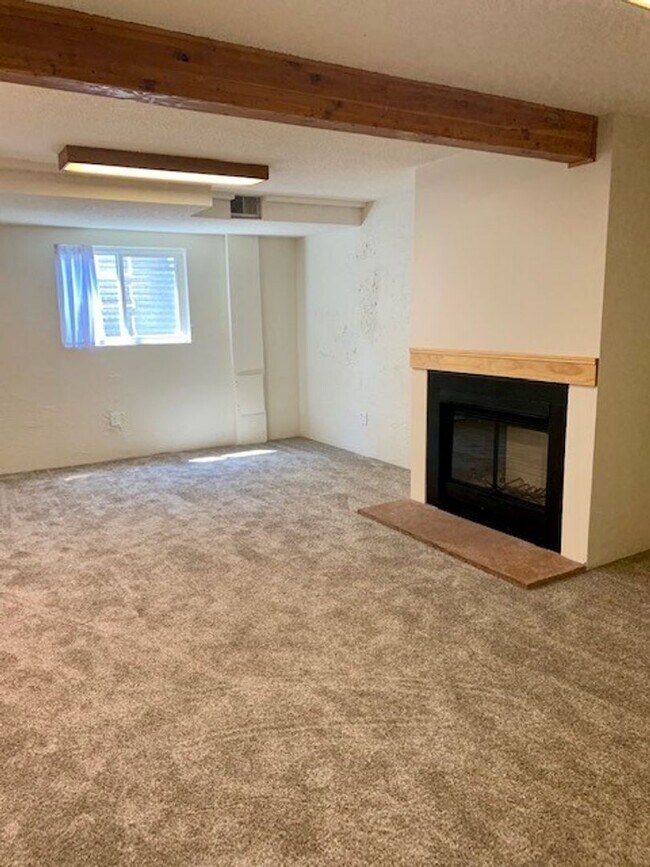 Building Photo - STUDENTS WELCOME! 3-Bed / 2-Bath Home 2 Miles from CSU