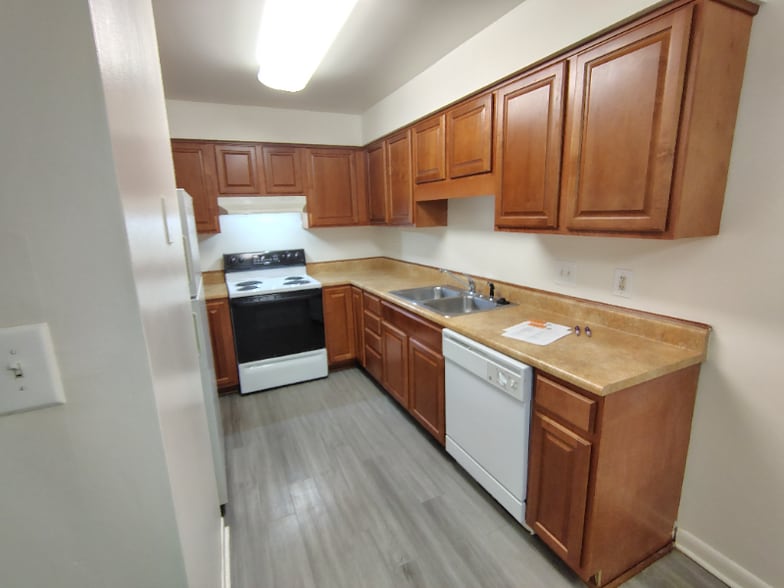 Building Photo - 600 Reusens Rd