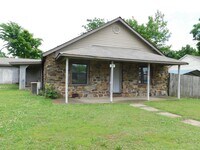 Building Photo - 3 Bed, 1 Bath Home in Hackett