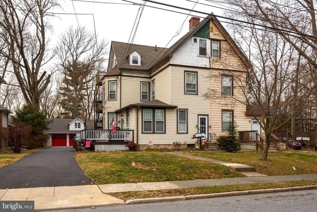 Building Photo - 220 S Scott Ave