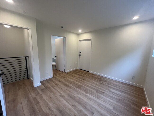 Building Photo - 960 N San Vicente Blvd