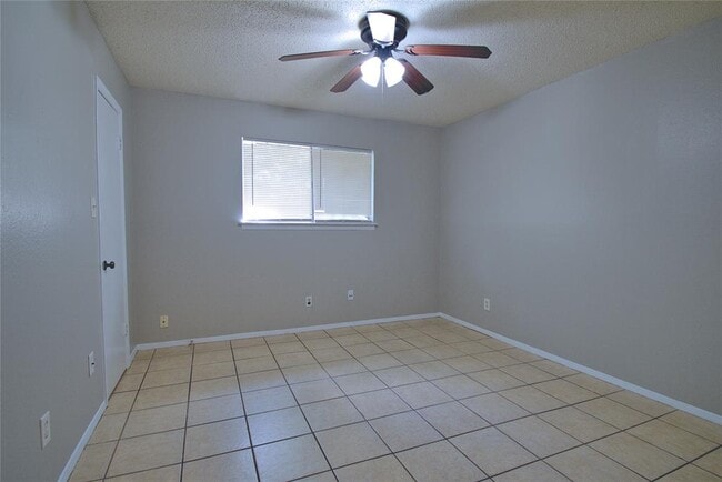 Building Photo - 1707 Onion Creek Village Dr