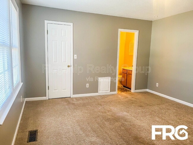 Building Photo - 100 Kristin Dr