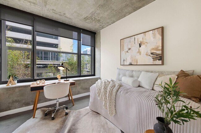 Building Photo - 2 Bed/2 Bath Luxury Condo at The Bond