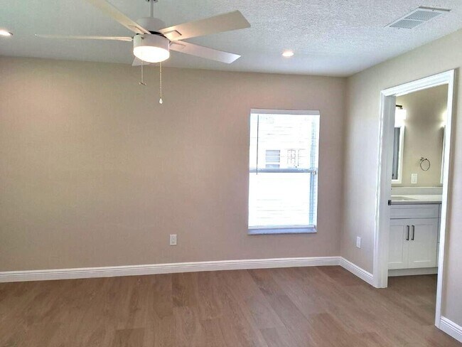 Building Photo - 1590 Polynesian Ln