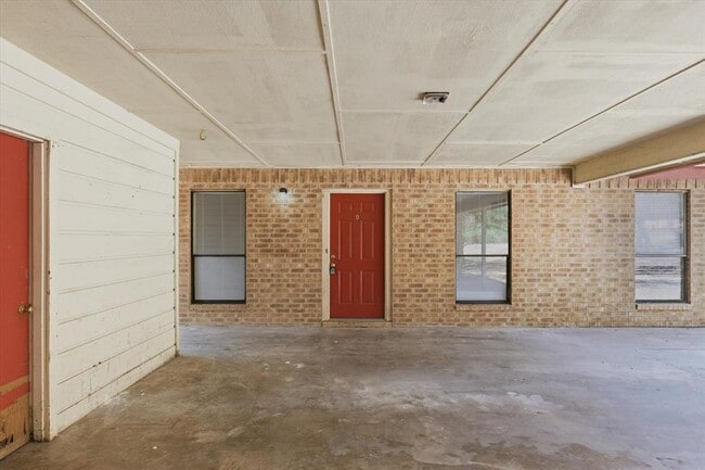 Building Photo - 405 Whitetail Dr