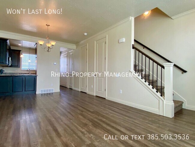 Building Photo - 452 S Tri Terra Ln