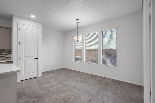 Building Photo - Coming Soon! | Modern | 3Bed/2Bath | Desirable Rio Rancho | Pets Welcome