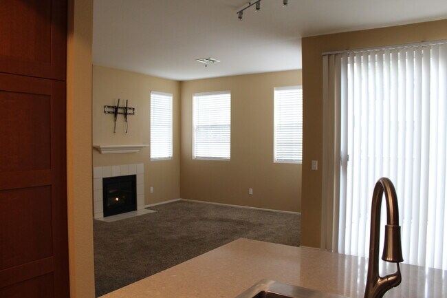 Building Photo - 224 Gallery Way