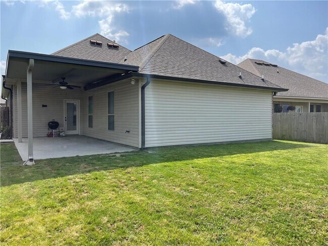 Building Photo - 70404 Chambly Ct