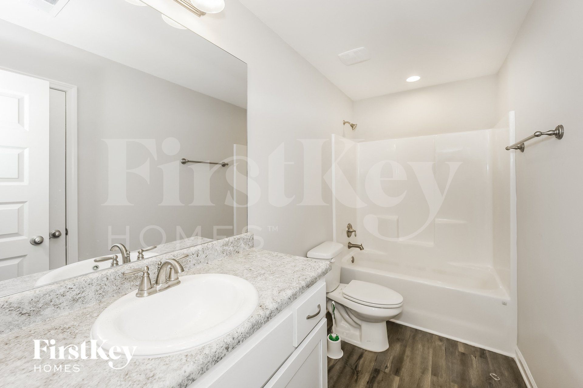 Building Photo - 209 Grove Pointe Dr
