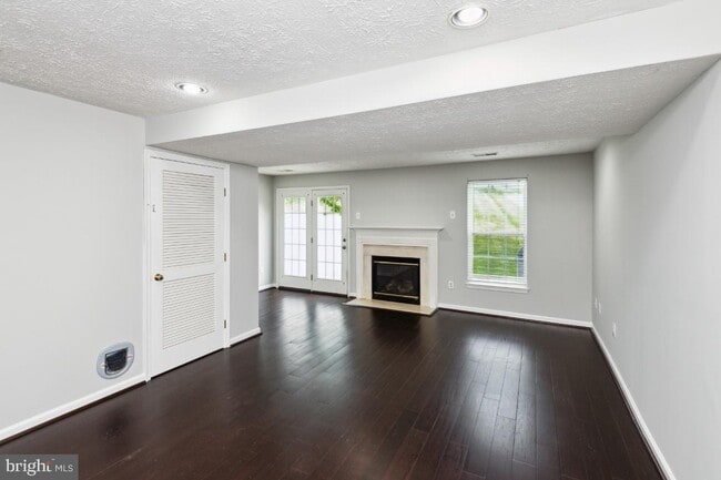 Building Photo - 1442 Pangbourne Way