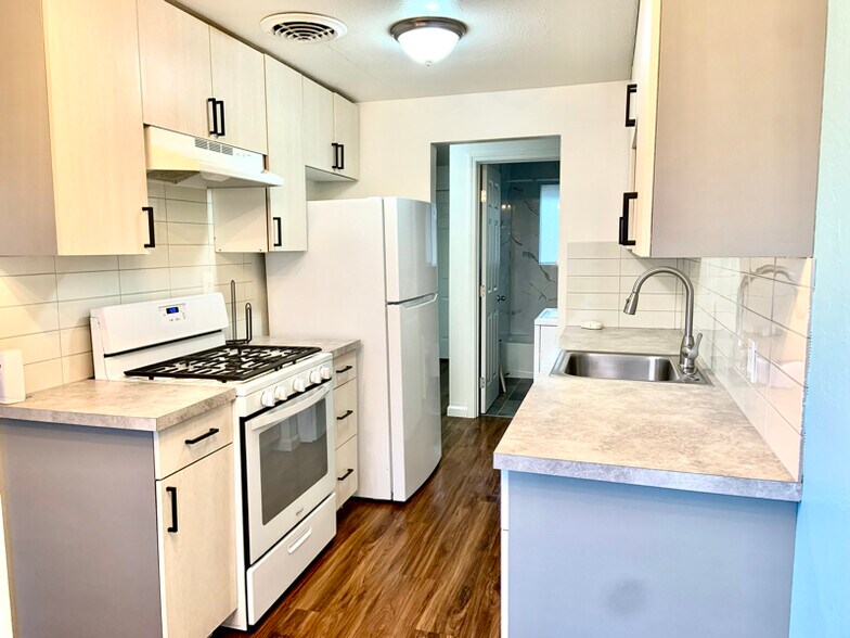 Building Photo - 9222 Kenwood Dr SW