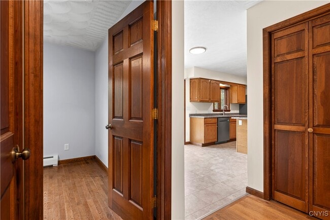 Building Photo - 7537 Rickmeyer Rd