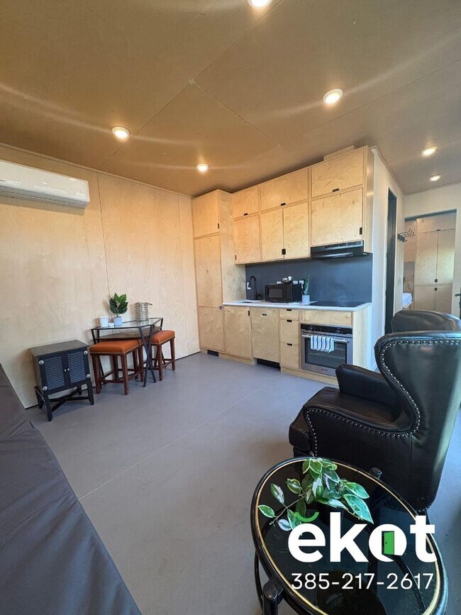 Building Photo - Stowell-SLC-Emery Manor