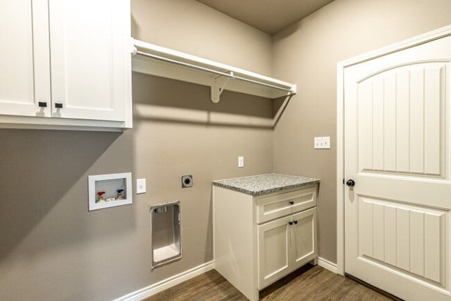 Building Photo - $500 Off First month's Rent - Modern Country Living Only Minutes From Lubbock Metro