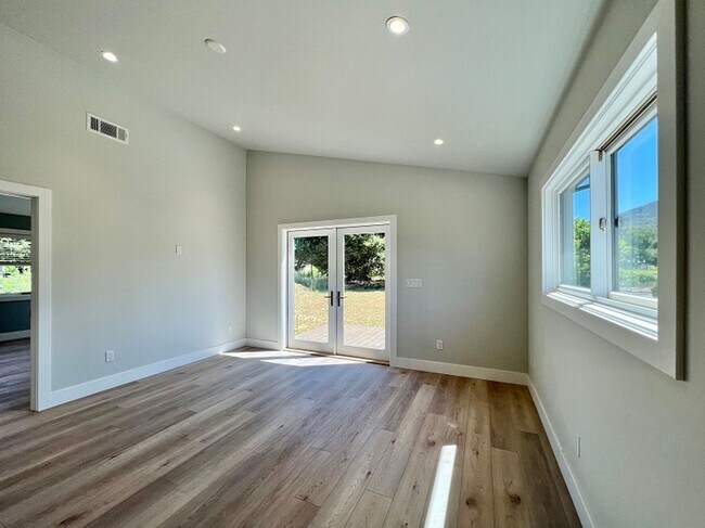 Building Photo - Beautiful Newer Two Bedroom Napa Home