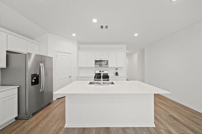 Building Photo - "Charming 4-Bed Sanctuary with Granite Elegance in Magnolia!"