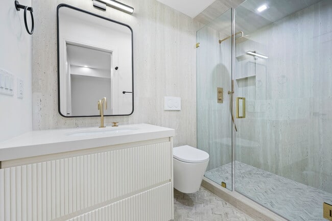 Building Photo - 187 Field Point Rd