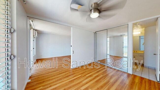 Building Photo - 2452 Tusitala St
