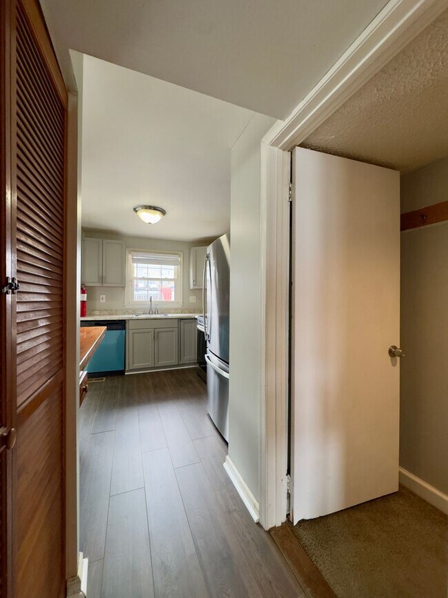 Building Photo - 5371 King Arthur Cir