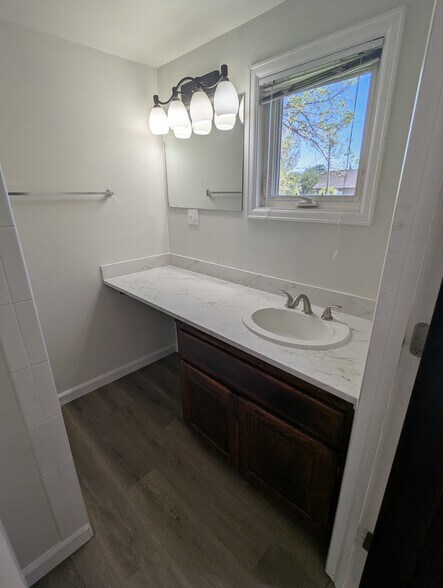 Building Photo - 865 Lincoln St