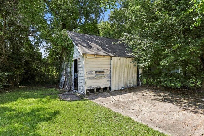 Building Photo - 4020 Ector Ave