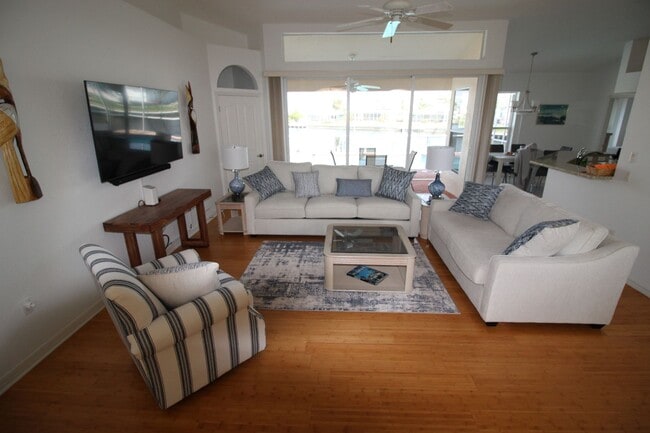 Building Photo - Short Term Rental ** Available 6/1/26 ** 3 Bed/2 Bath Pool Home ** Punta Gorda Isles** $7,500/mo