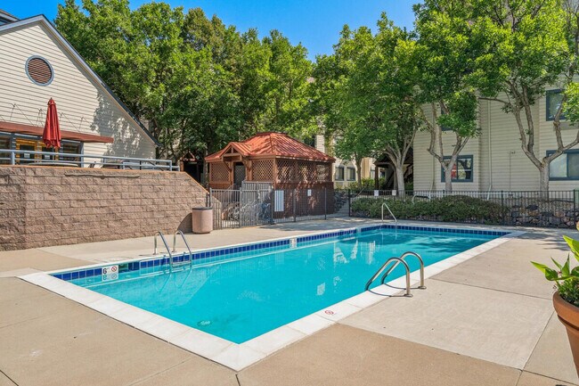 Building Photo - 6380 S Boston St