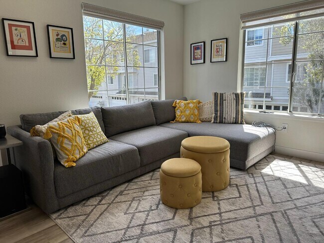 Building Photo - 1 Passage Ln