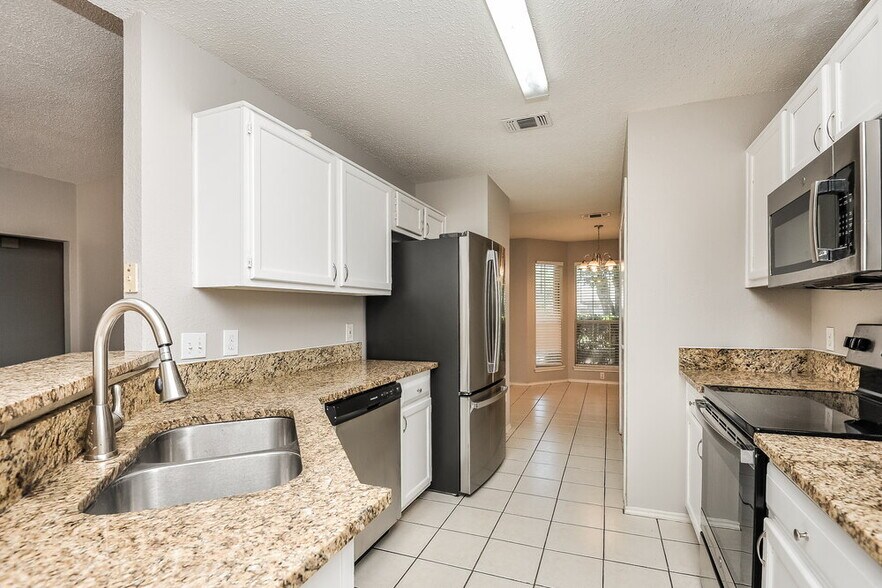 Building Photo - 1040 Glencrest Dr