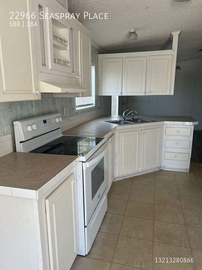 Building Photo - 22966 Seaspray Pl