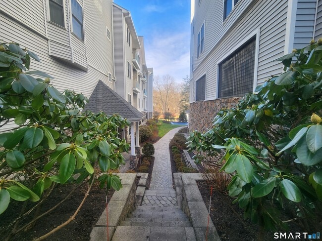 Building Photo - 105 Richards Ave