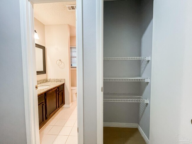 Building Photo - 9049 Bluebay Ln