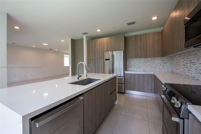 Building Photo - 6839 NW 103rd Ave