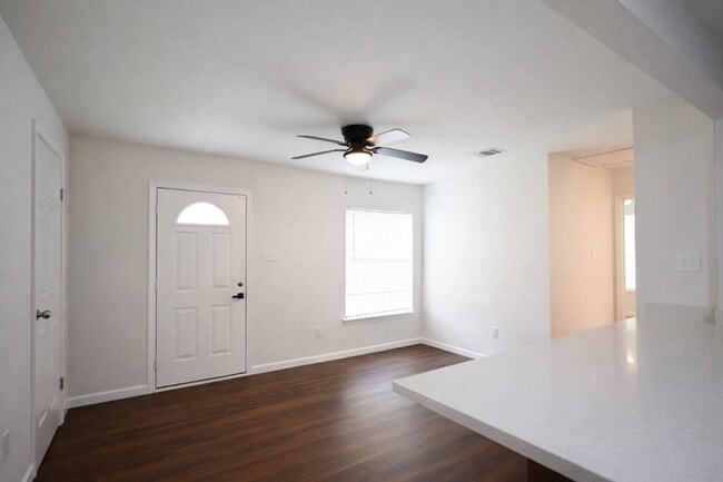 Building Photo - 916 Parkway Dr