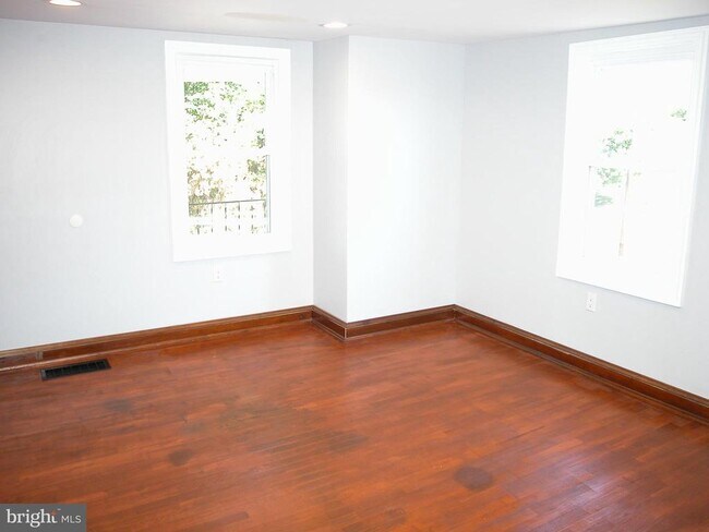 Building Photo - 14835 Clear Spring Rd