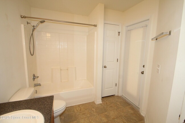 Building Photo - 2295 Botanica Cir