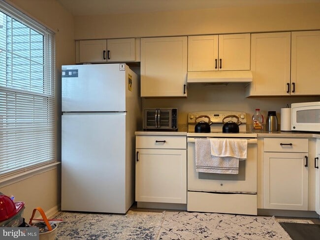 Building Photo - 3633 McDowell Ct