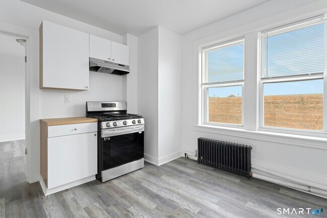 Building Photo - 1220 State St