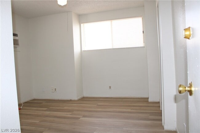 Building Photo - 1212 E Phillips Ave
