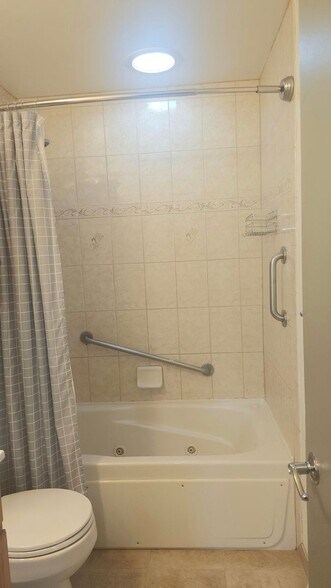 Building Photo - 6068 Vivian Ct