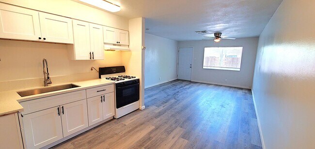 Building Photo - 510 Giles Ave