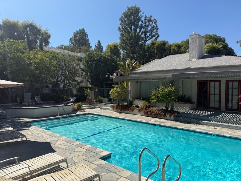 Community pool/spa - 20134 Leadwell St