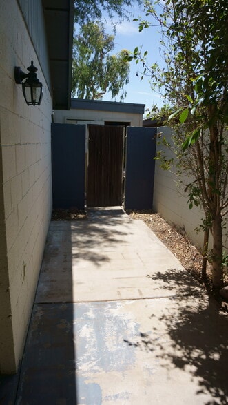 Patio - 3304 S Parkside Dr