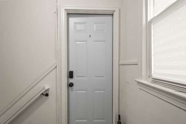 Building Photo - 1211 Simms Pl NE