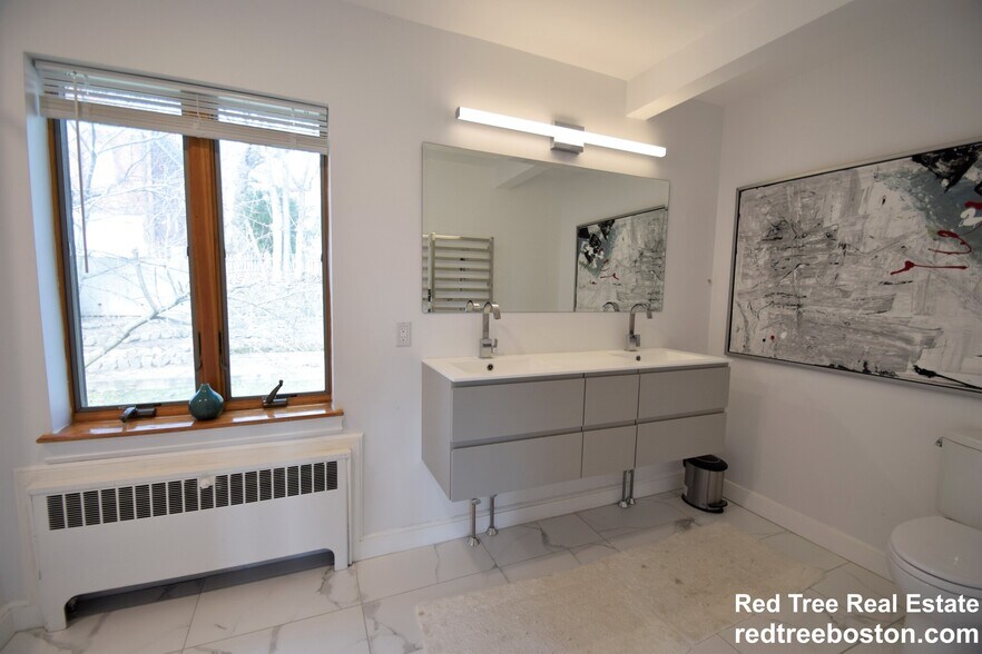 Building Photo - 75 Somerset Rd