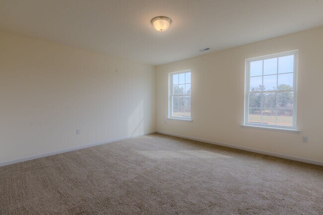 Building Photo - 3 Bedroom / 2.5 Bath Unit